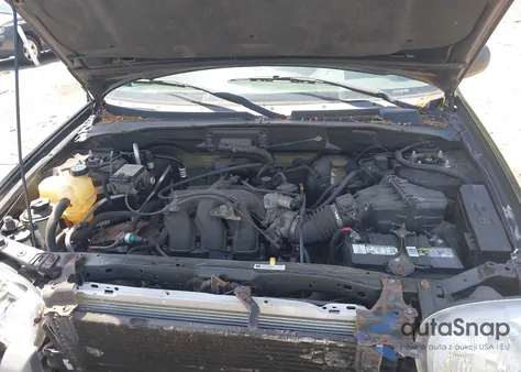 2004 Ford Escape Xlt z USA, uszkodzony, nr VIN 1FMYU93114DA20638